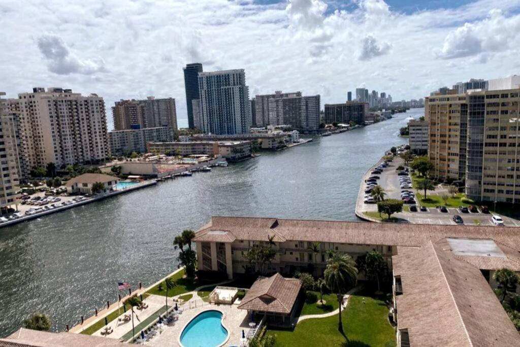 Miami Beach 1B/1B Incredible View Apartment With Kitchen ハランデール・ビーチ エクステリア 写真